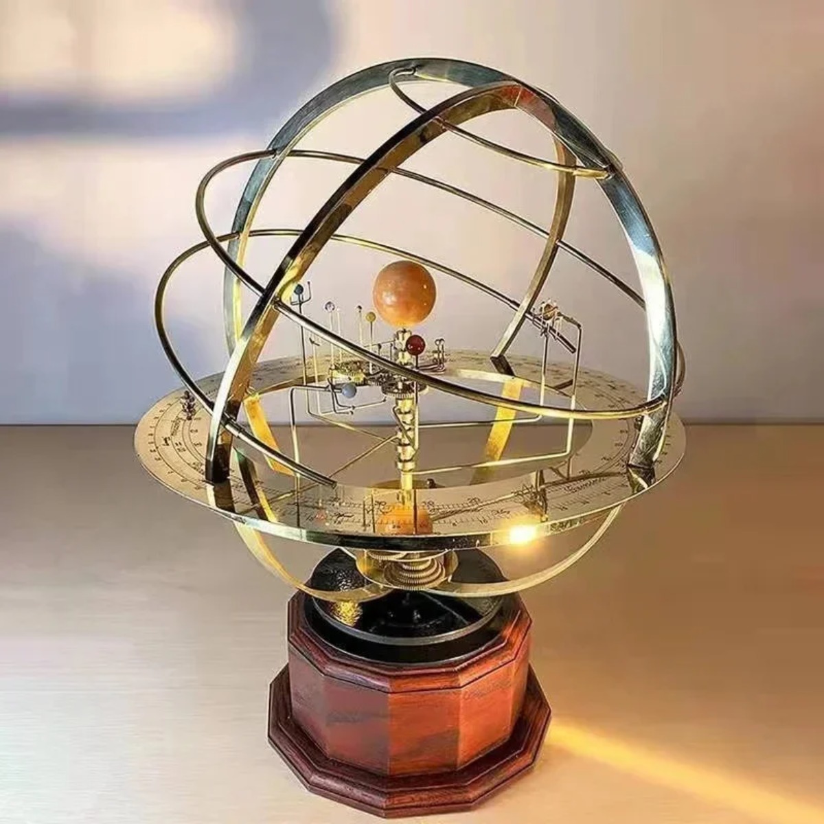 Solar System Orrery - Modelo Mecánico del Sistema Solar, Escultura