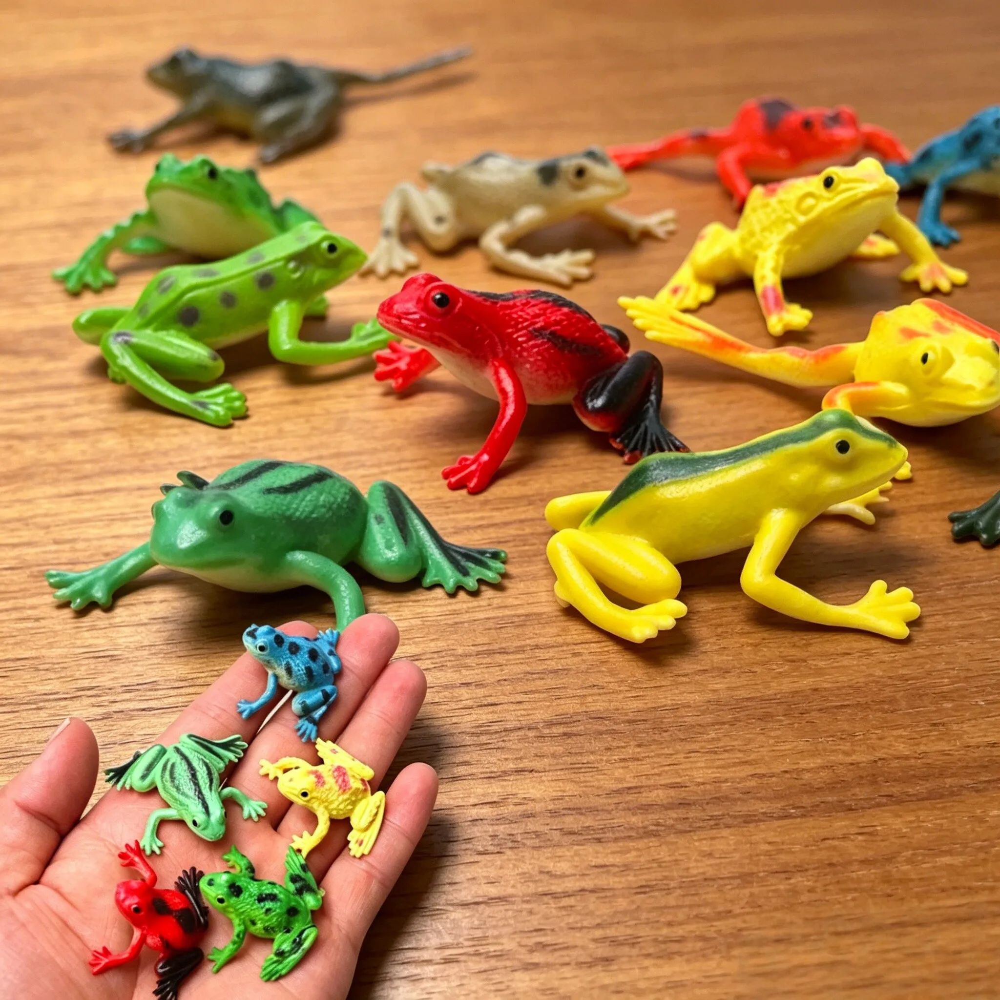 12 Figuras de Ranas Realistas, - Science And Hobby reseña y precio